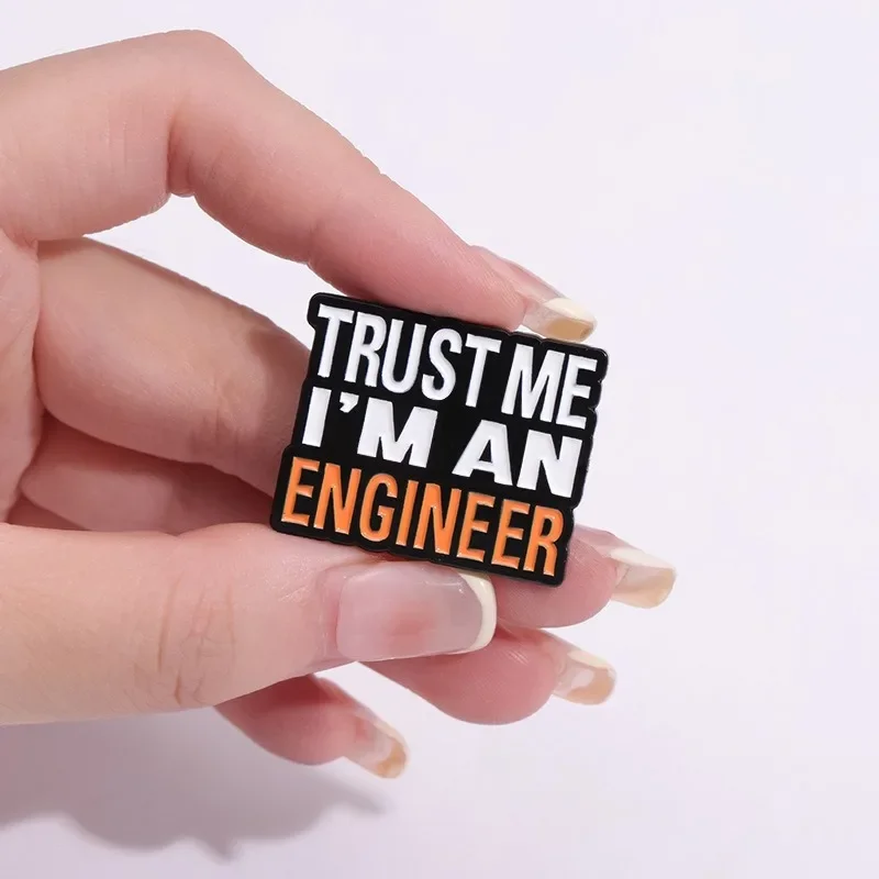 Broche con letras creativas TRUSTMEI'MAMENGINEER, pintura artesanal, Pin de aleación de frase corta en inglés, insignia, accesorios para bolsa de ropa