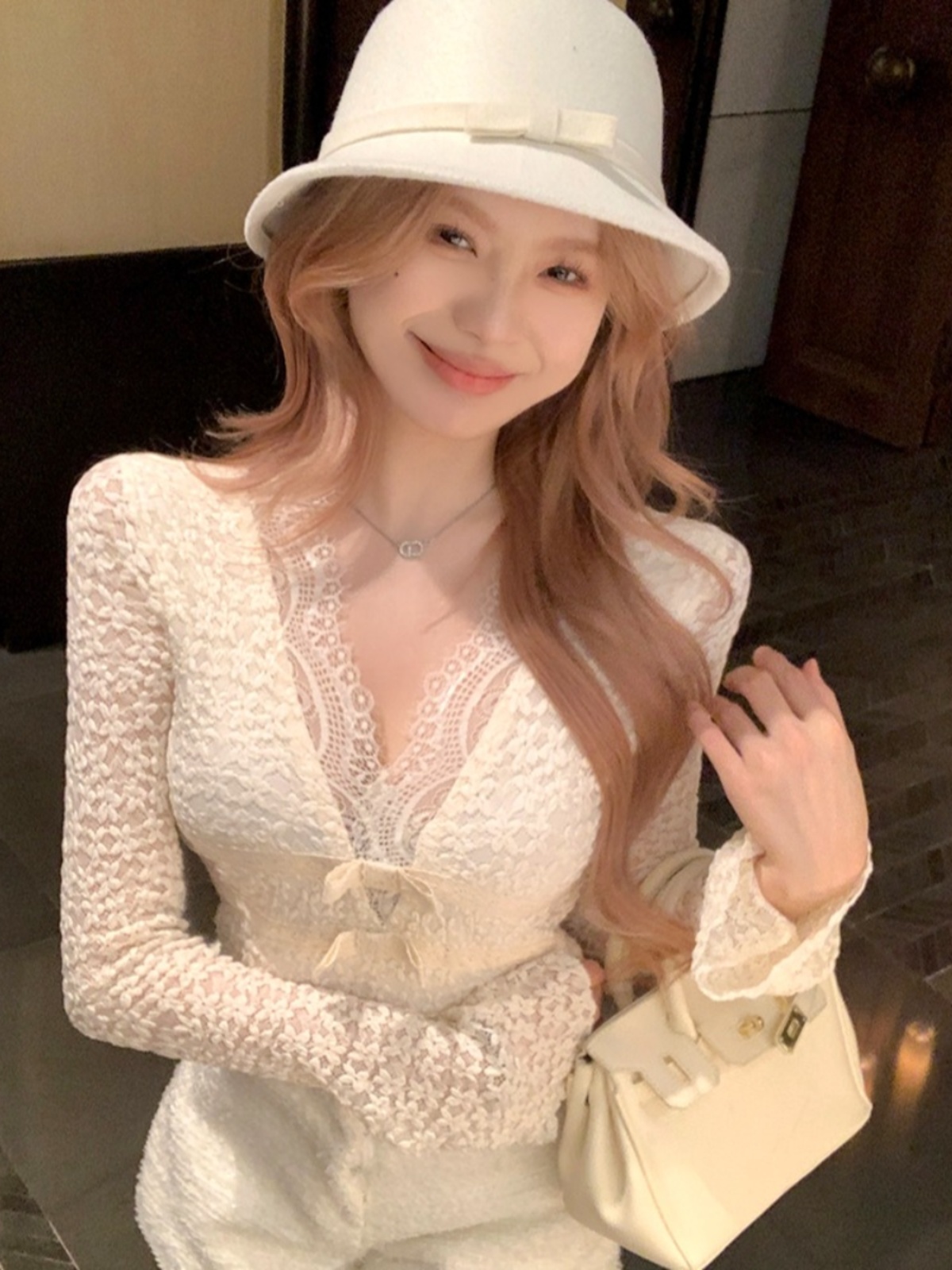 セクシーなレーストリム V ネック長袖 Tシャツ女性の秋冬暖かい高品質ベースレイヤートップ花柄カジュアルウェア