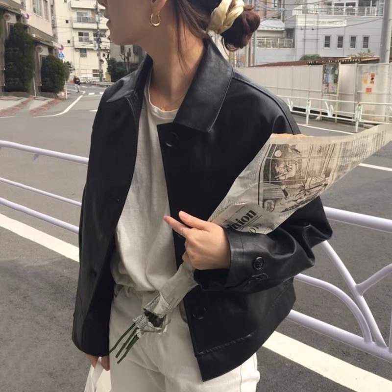 A-ファッションレトロスタイリッシュなオートバイジャケットルーズフィットショートレザーコートアウター女性のための秋の新着シンプルなデザイン