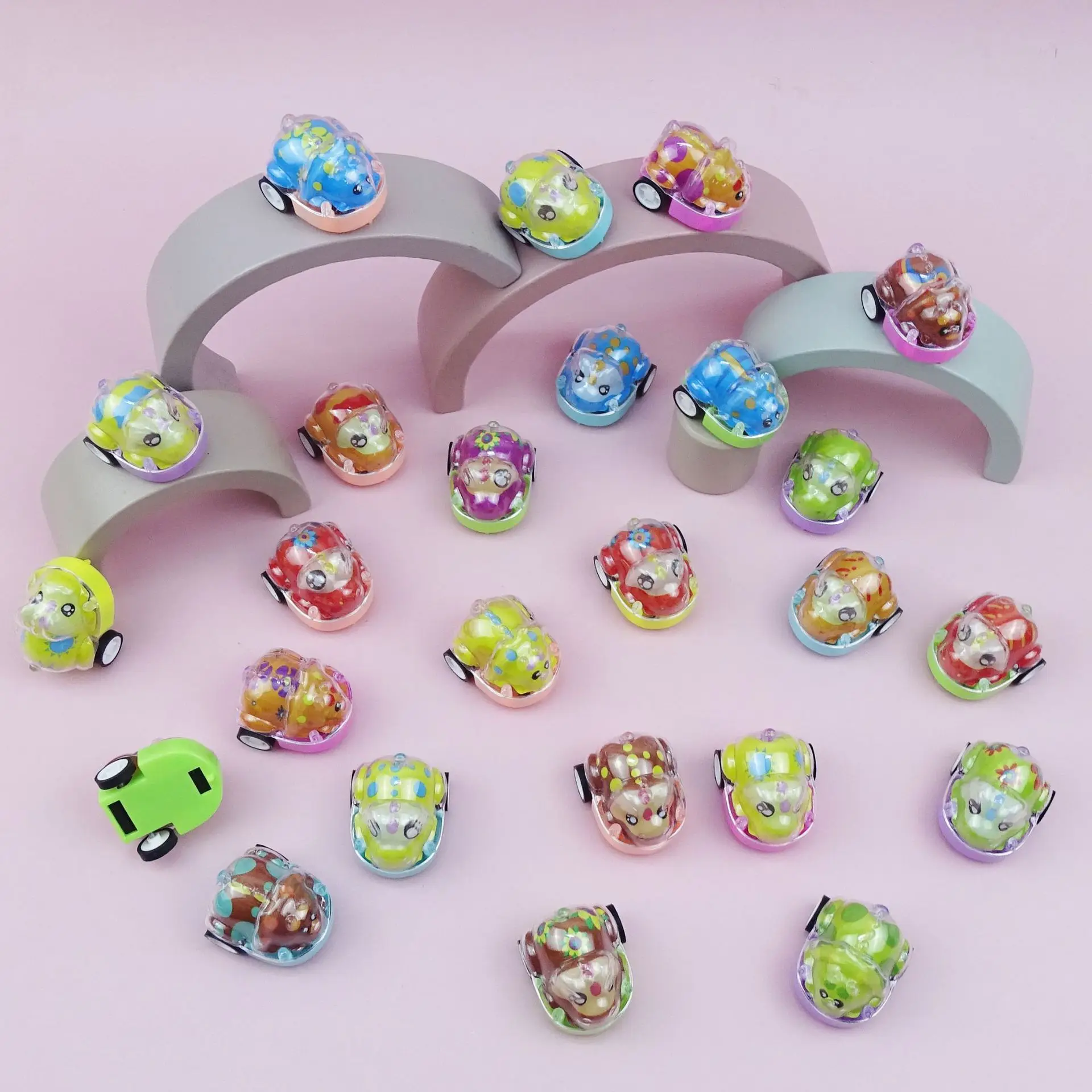 子供用ミニプルバックレーシングカー、漫画のおもちゃ、誕生日パーティーの記念品、教室の賞品、グッディバッグフィラー、ピニャータギフト、12個