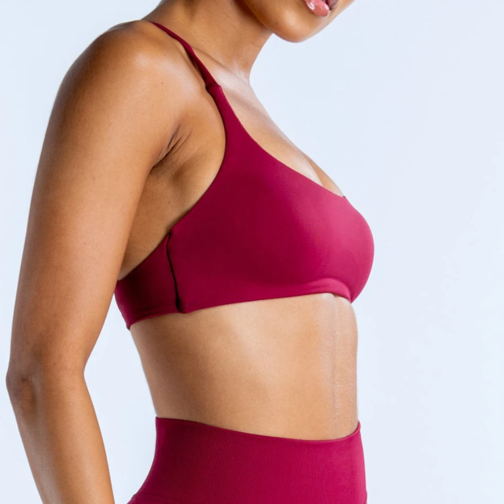 Sujetador dinámico con espalda torcida para mujer, sujetador de Yoga sin costuras con tiras en la espalda, Top corto de gimnasia de soporte medio, Top elástico acolchado para Fitness