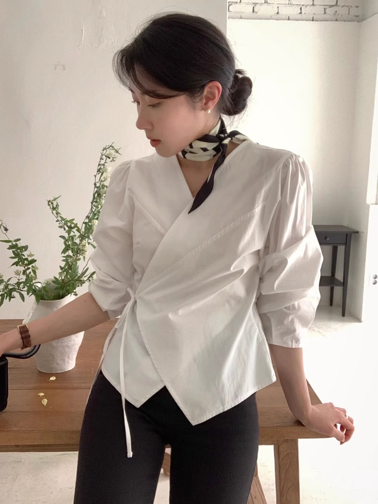 シックな V ネック長袖非対称シャツ女性のファッションデザインノットウエストルーズフィット韓国スタイル通勤秋 2024