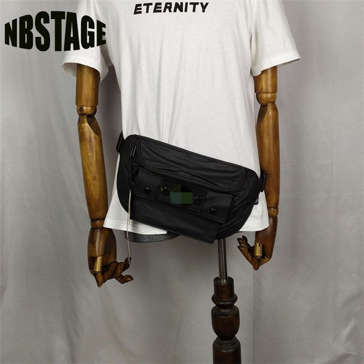 トレンディな 2023 コンパスバッジ小さなクロスボディバッグユニセックスチェストウエストバッグ固定ホイールバッグシングルショルダーフリップカバーバッグカジュアルスタイル