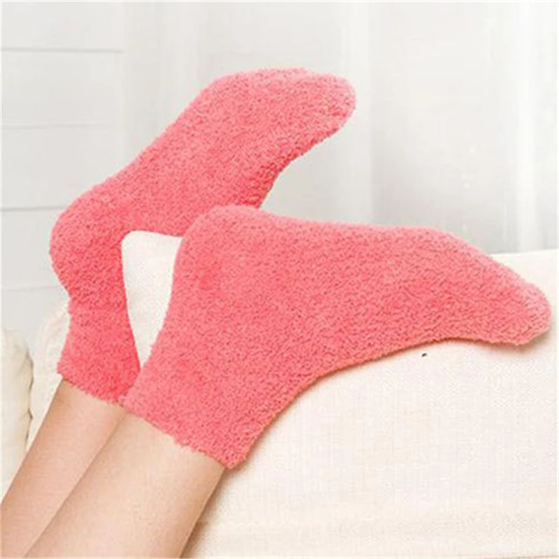 Calcetines de cama para mujer, Color puro, esponjosos, cálidos, regalo de Navidad para invierno, suelo suave, calcetines de terciopelo de lana Coral de Color caramelo para el hogar, envío directo