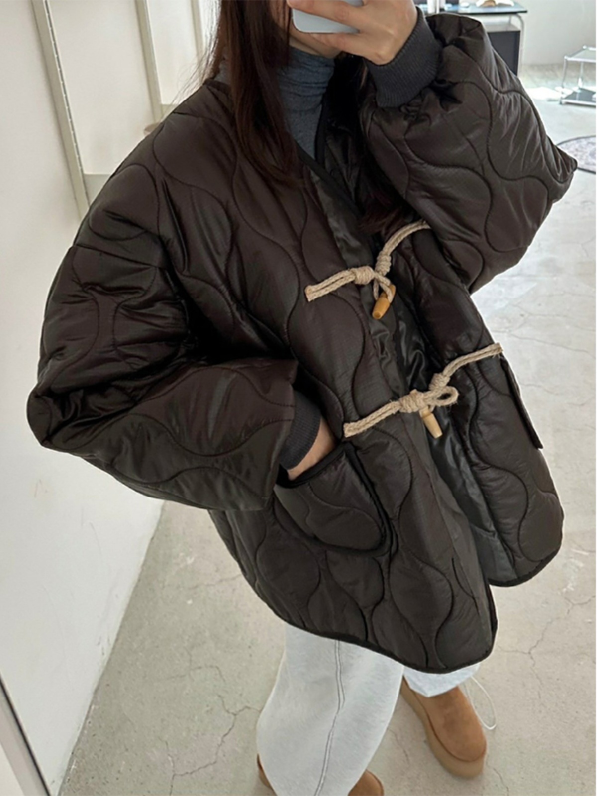 女性のコットンジャケット 2024 新しい冬の韓国スタイルルーズデザイン多用途長袖 V ネックボタンアップコートトレンディでエイジレス