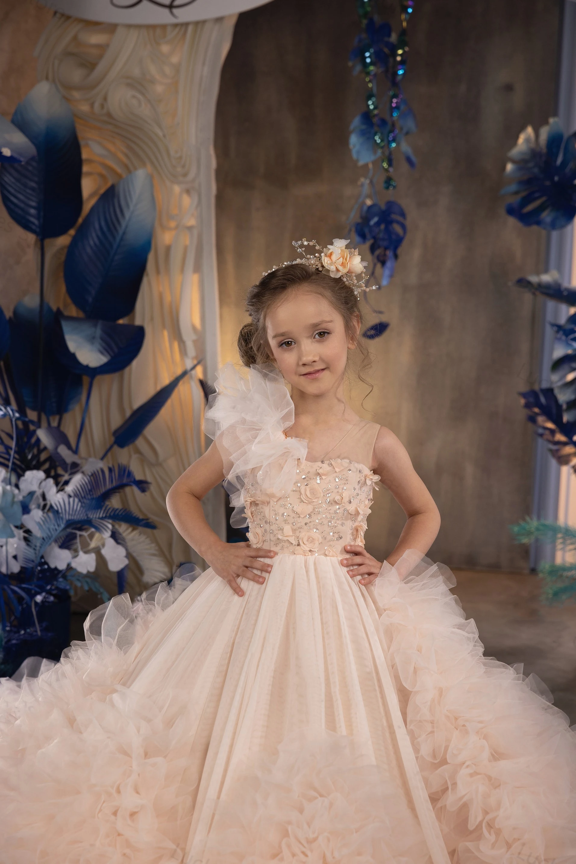 สีชมพูดอกไม้สาวชุดสําหรับงานแต่งงาน Puffy Sequins Applique ฉัตรแขนกุดเด็กวันเกิดชุดหรูหราชุดเจ้าหญิง