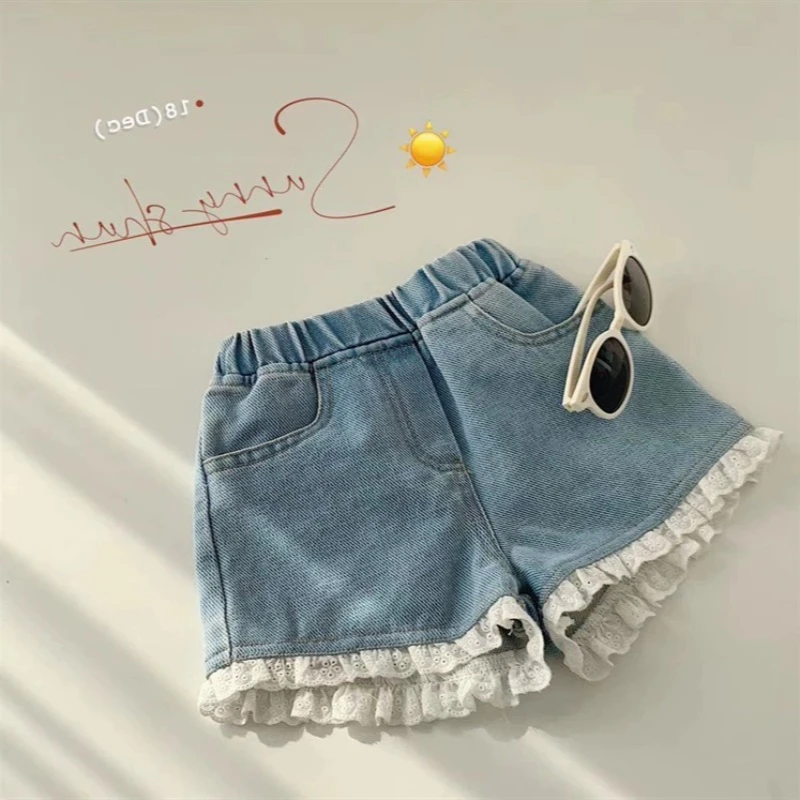 Nuovi pantaloncini di jeans per ragazze Pantaloncini estivi leggeri coreani per bambine Abbigliamento casual versatile per bambini Abbigliamento da esterno