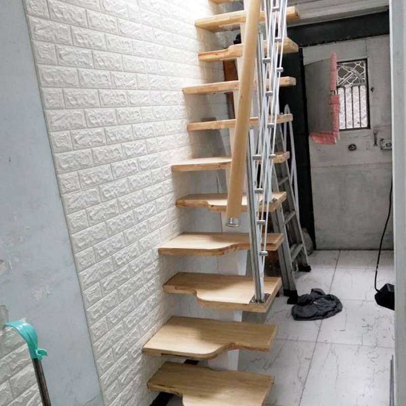 Integrierte Treppe aus Stahl und Holz, Duplex-Loft, drehbarer gerader Balken, Innenschrägbalken, Duplex-Fach, Loft-Villa-Herstellung