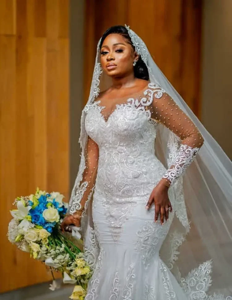 Abito da sposa con applicazioni di perline scoop di lusso personalizzato Robe De Mariée Illusion maniche lunghe Abiti da sposa a sirena taglie forti