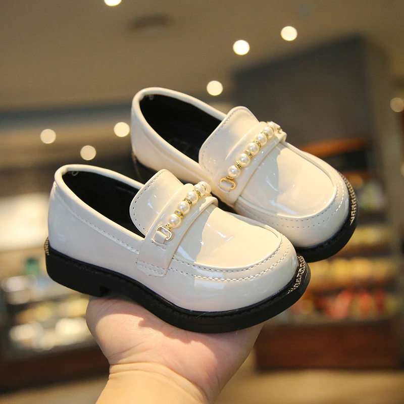 สาวรองเท้าหนังสําหรับโรงเรียนงานแต่งงานเด็กสีดําLoafers Slip-Onเด็กรองเท้าแฟชั่นสไตล์อังกฤษไข่มุกประดับด้วยลูกปัดใหม่