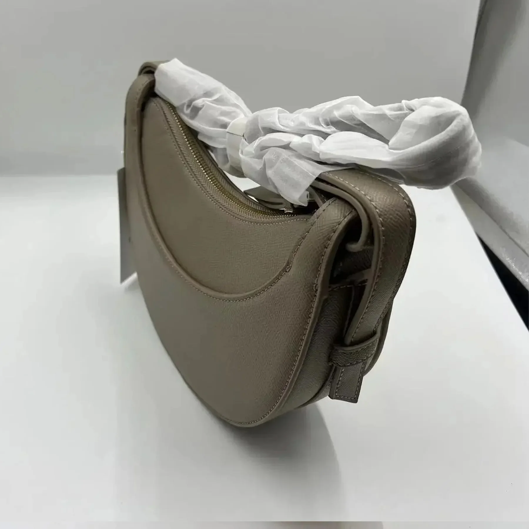 2025 nova bolsa crossbody feminina retro moda couro preto crescente saco design leve senhoras bolsa de ombro