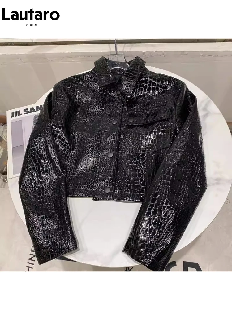 Lautaro-Kurze schwarze Lacklederjacke für Damen, glänzender reflektierender Krokodildruck, lange Ärmel, coole Mode, Frühling,