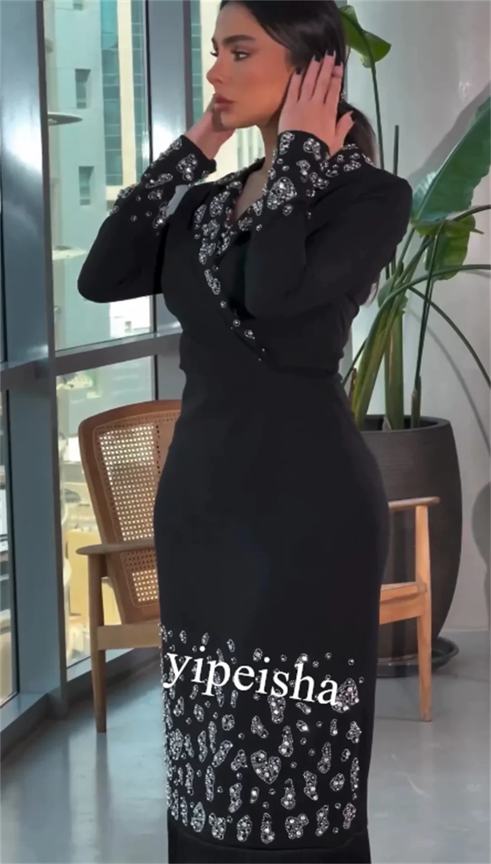 ที่กําหนดเอง Jersey Appliques จีบค็อกเทลปาร์ตี้คอลัมน์ V คอ Bespoke โอกาสชุด Midi ชุด