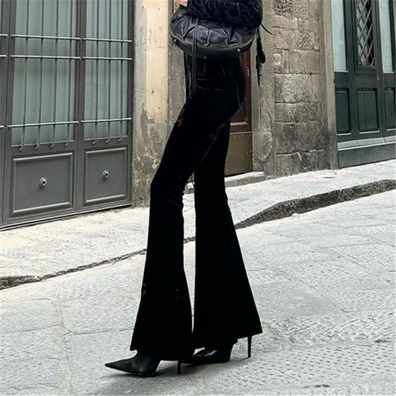 Pantalones góticos de terciopelo oscuro acampanados de cintura alta, moda Harajuku, pantalones largos suaves con bordado cruzado, pantalones ajustados góticos para centro comercial de otoño para mujer