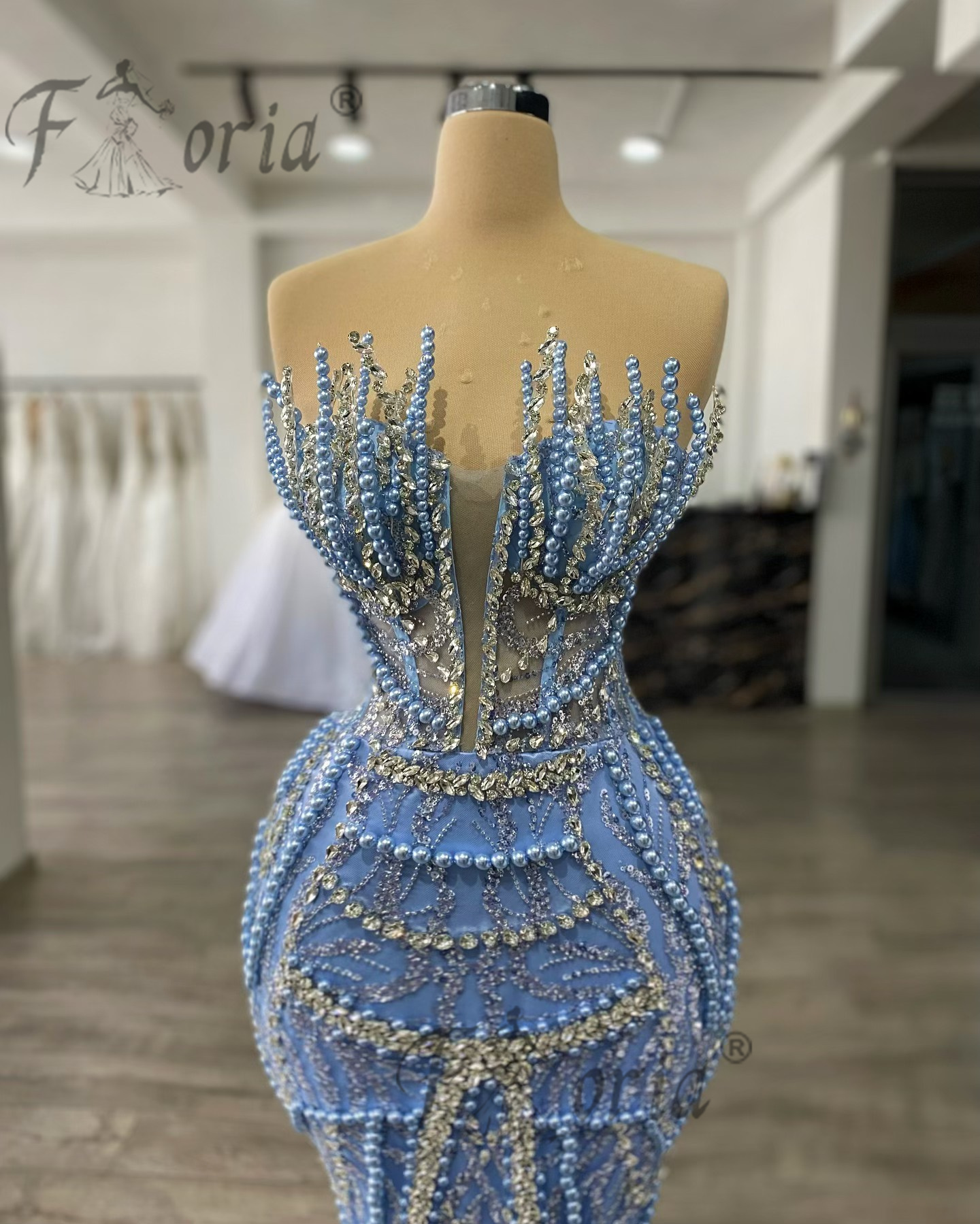 หรูหราลูกปัดคริสตัลที่กําหนดเองชุดราตรีไข่มุก Strapless Mermaid หมั้นชุด Appliques Couture ชุดราตรี