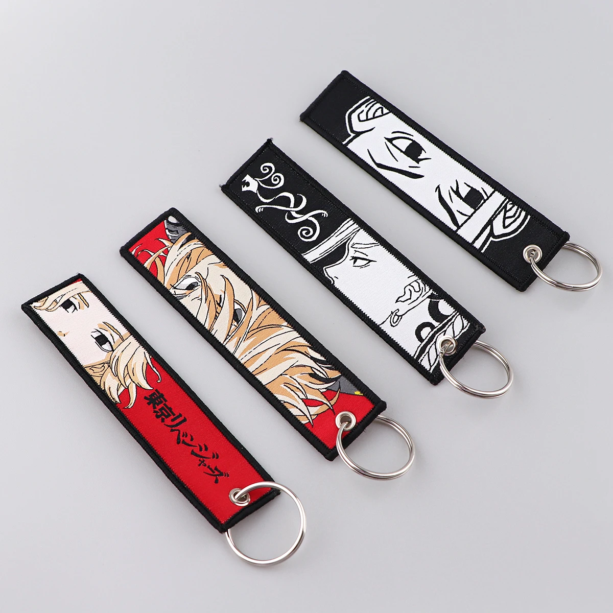 ญี่ปุ่นอะนิเมะเย็บปักถักร้อย Key Fobs Key Tag รถจักรยานยนต์รถยนต์กระเป๋าเป้สะพายหลัง Chaveiro พวงกุญแจสําหรับเพื่อนแฟชั่น Key Ring ของขวัญ