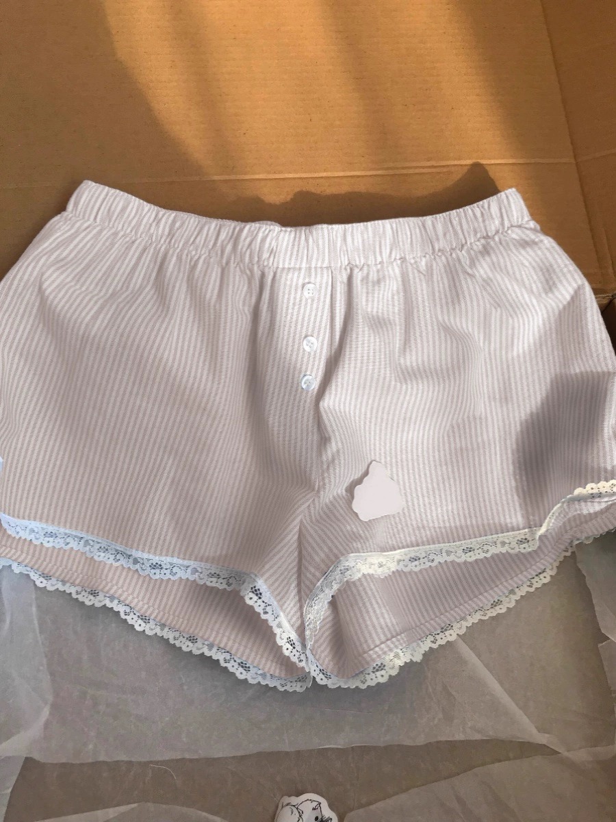 Pantalones cortos de dos tonos para mujer, mallas de encaje a la moda, pantalones de pierna ancha a rayas, 2024
