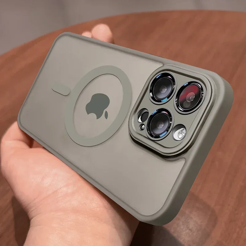 Funda magnética de lujo con armadura translúcida mate a prueba de golpes para iPhone 14, 13, 12, 11, 15 Pro Max Plus, funda de carga inalámbrica Magsafe