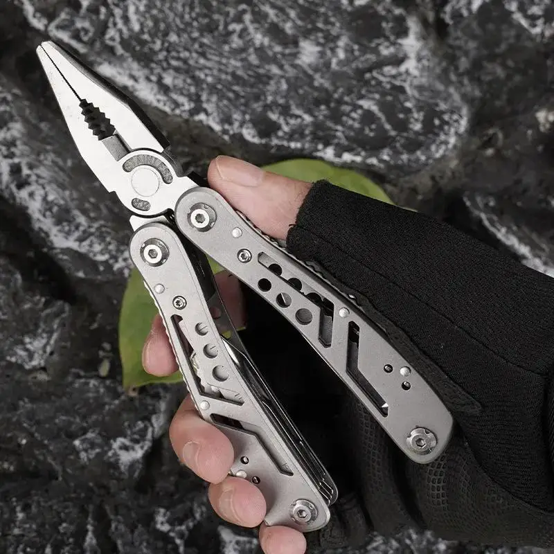 สแตนเลส 24 in 1 Multitool เครื่องตัดไขควงแบบพกพาสําหรับตั้งแคมป์ล่าสัตว์กลางแจ้งของขวัญคุณภาพสูงเครื่องมือพับสําหรับชาย