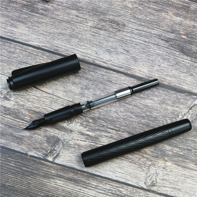 Black samurai คุณภาพสูง Fountain ปากกา Black Forest ที่ยอดเยี่ยม Titanium Nib อุปกรณ์สํานักงานโรงเรียนการเขียน Smooth Ink ปากกา