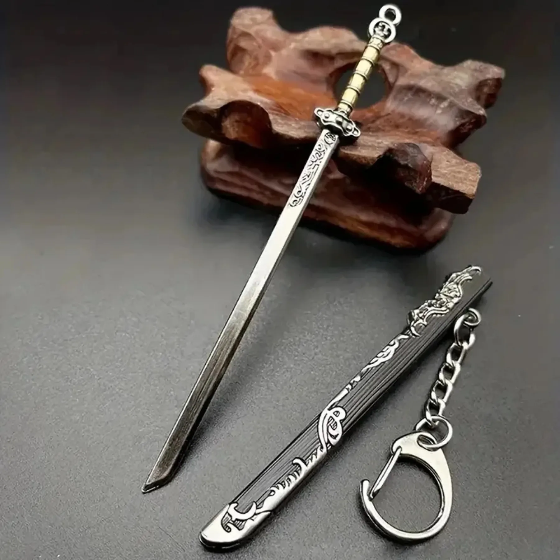 1 PC Mini ดาบรูปร่างจี้พวงกุญแจอาวุธรุ่น Sheath ของเล่นมีดโลหะอะนิเมะ Key แหวนเครื่องประดับกระเป๋า Charm อุปกรณ์เสริม
