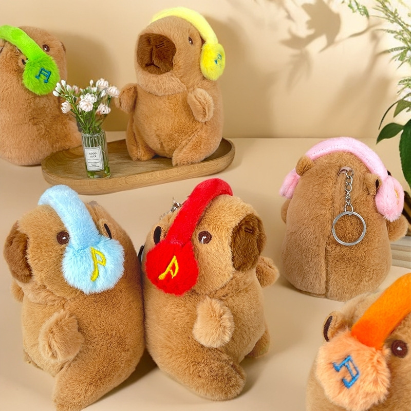 Lindo capibara con auriculares juguete para niños cubierta para la cabeza muñeca capuibala llavero colgante suave muñeco de peluche pareja llavero regalo