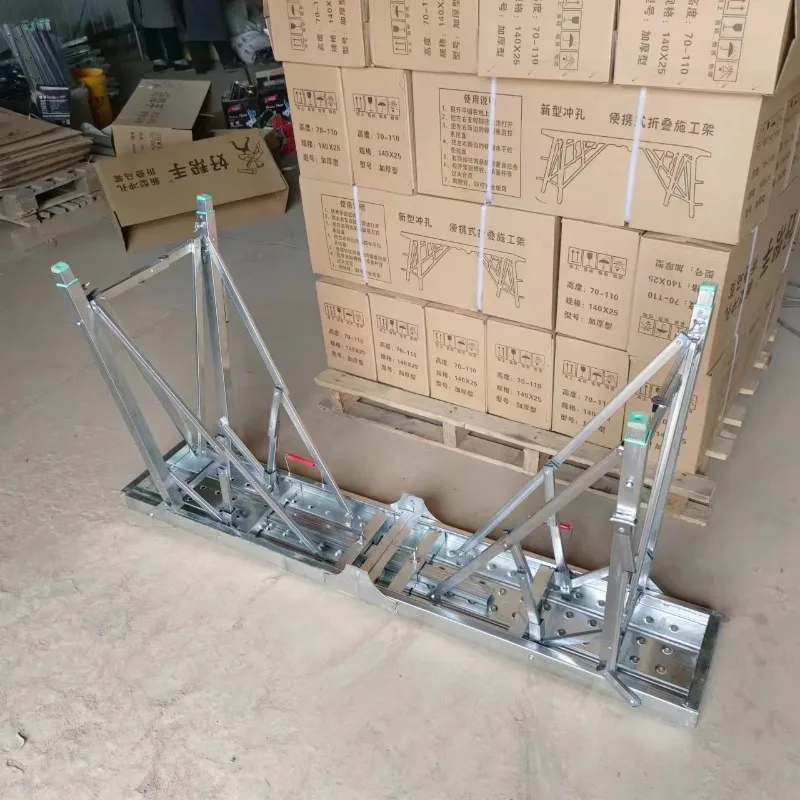 Piattaforme di lavoro industriale per impalcature telescopiche con estensione pieghevole per attrezzature moderne per la costruzione in metallo con scala combinata