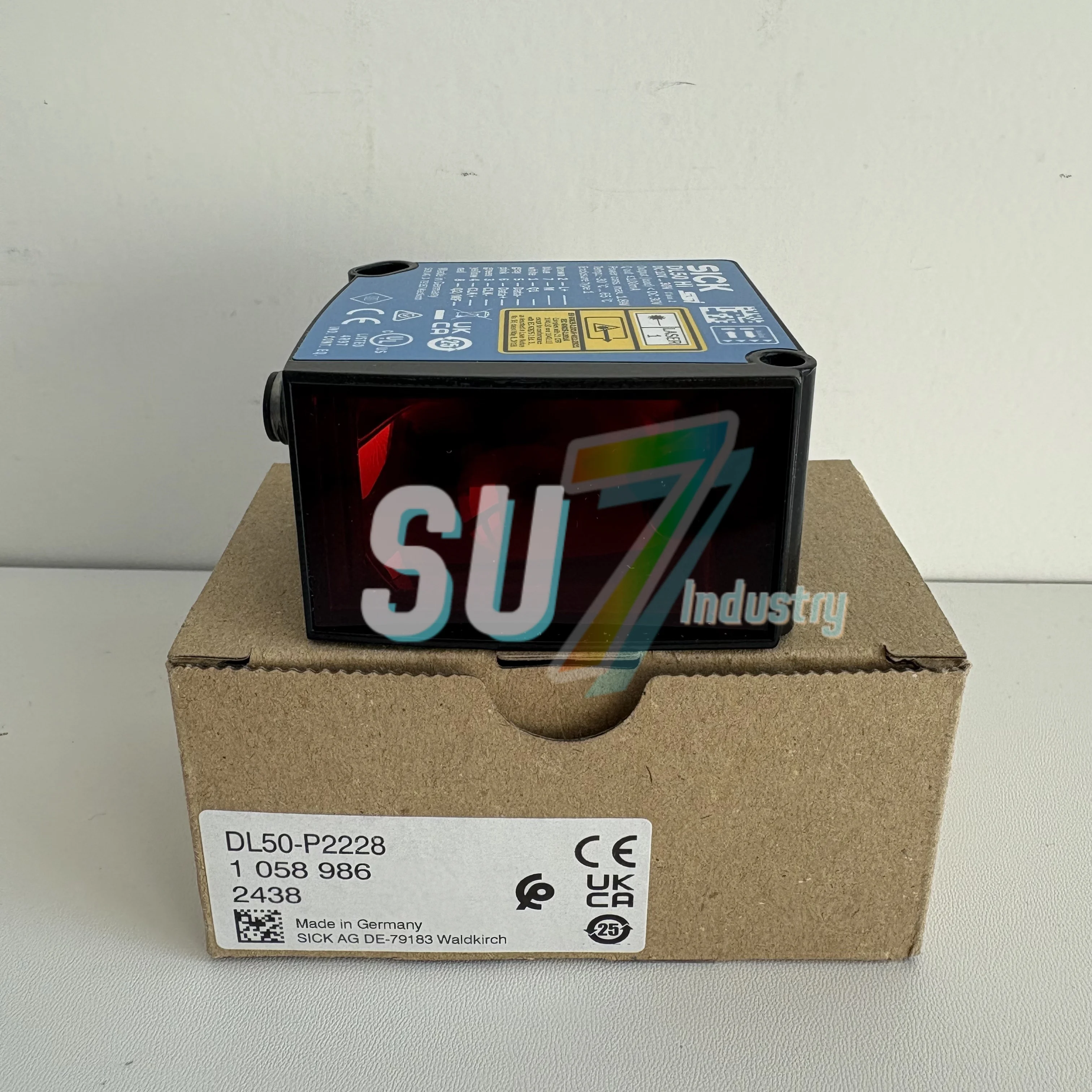Distance  measuring  sensor    New original    DL50-P2228 1058986