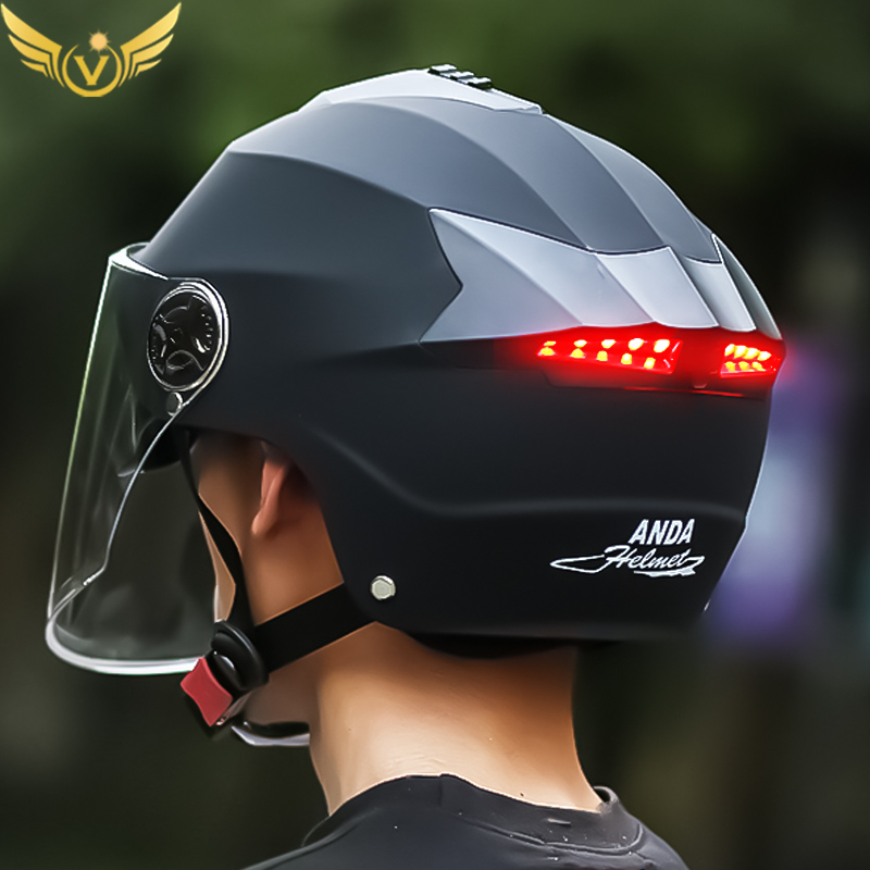 Capacetes de motocicleta com luzes led para homens e mulheres, capacete ciclomotor, scooter elétrico com viseira dupla, luz de bicicleta recarregável