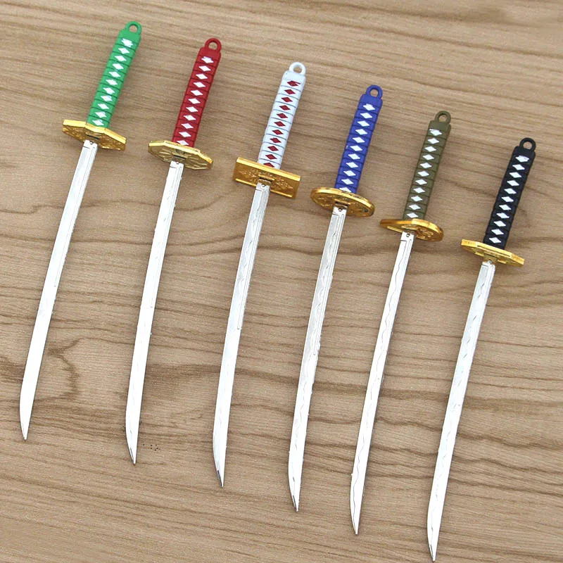 แปดสี MINI Roronoa Zoro ดาบพวงกุญแจสําหรับชาย BUCKLE Toolholder Scabbard Katana SABER พวงกุญแจรถเด็กเครื่องประดับของขวัญ
