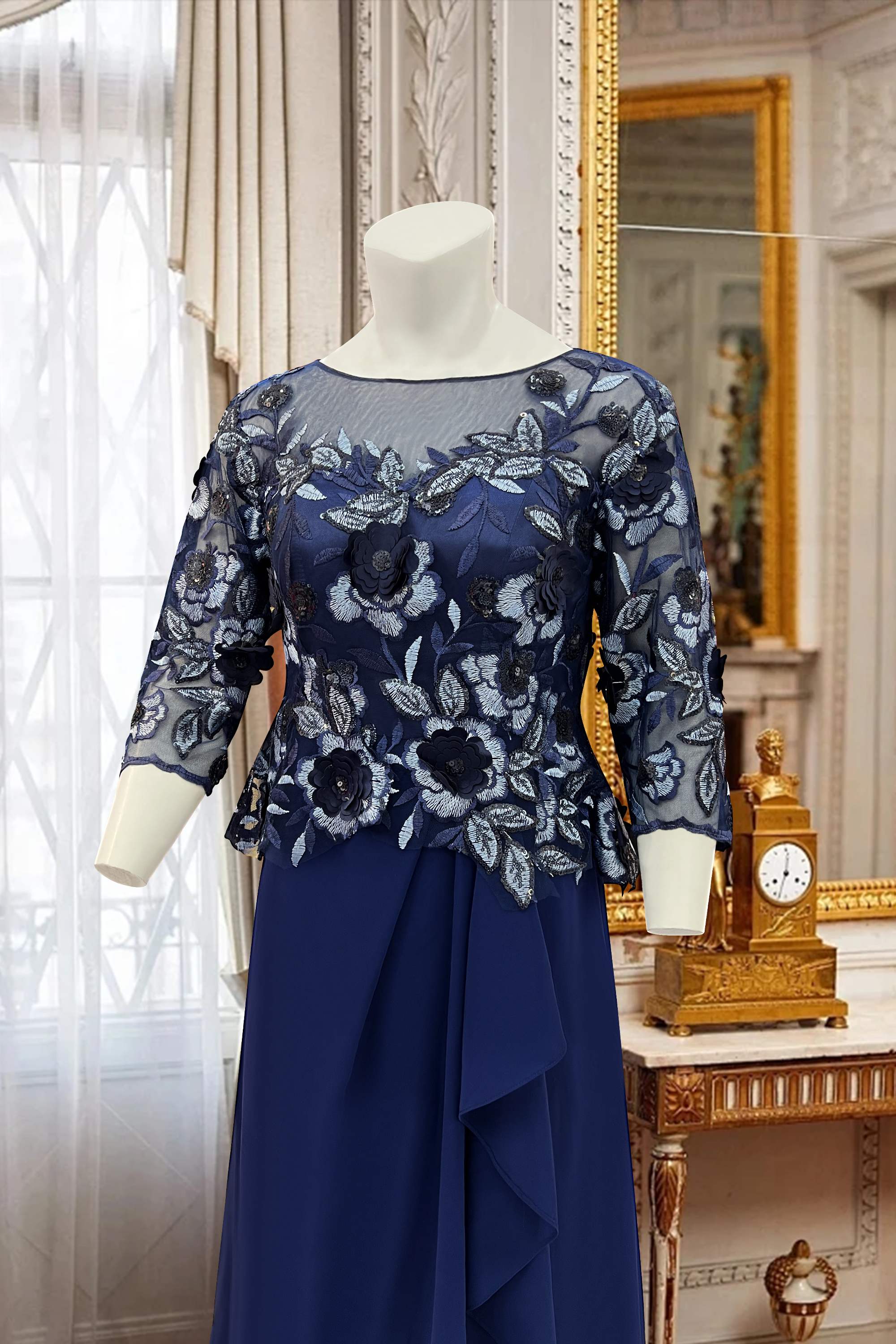 A alfaiate personaliza um vestido floral bordado com cintura de chiffon azul para a mãe da noiva