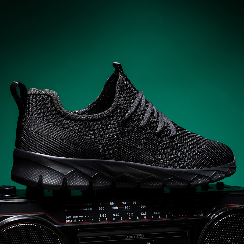Scarpe da uomo quattro stagioni nuove taglie forti tessitura volante scarpe sportive Casual traspiranti leggere suola morbida scarpe da corsa all'aperto