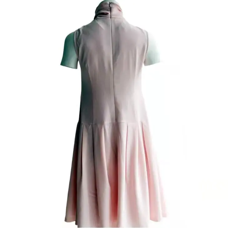 alfaiate vestido formal de crepe rosa pálido com gola franzida e sem mangas