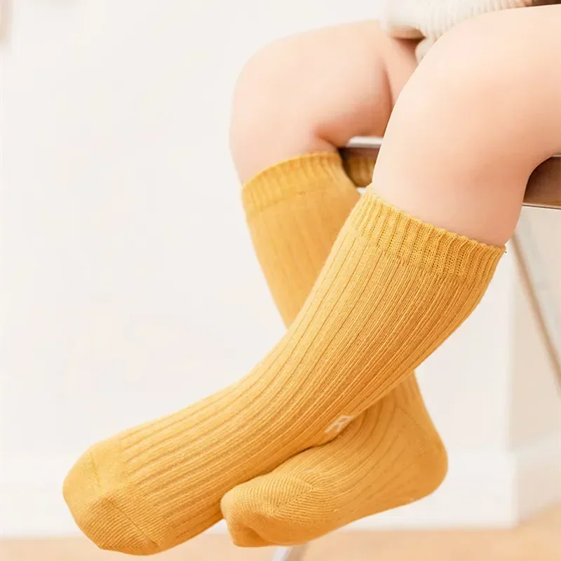 1 par de calcetines de bebé estilo coreano Color sólido letra R calcetines tobilleros cortos para niño pequeño niña Primavera Verano calcetín de algodón para niños