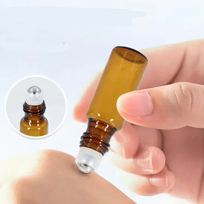 5 Stück Mini-Bernsteinglasbecher mit 4 Zubehörteilen, 5 5-ml-Sprühflaschen, 2 Trichter, 2 Tropfer.