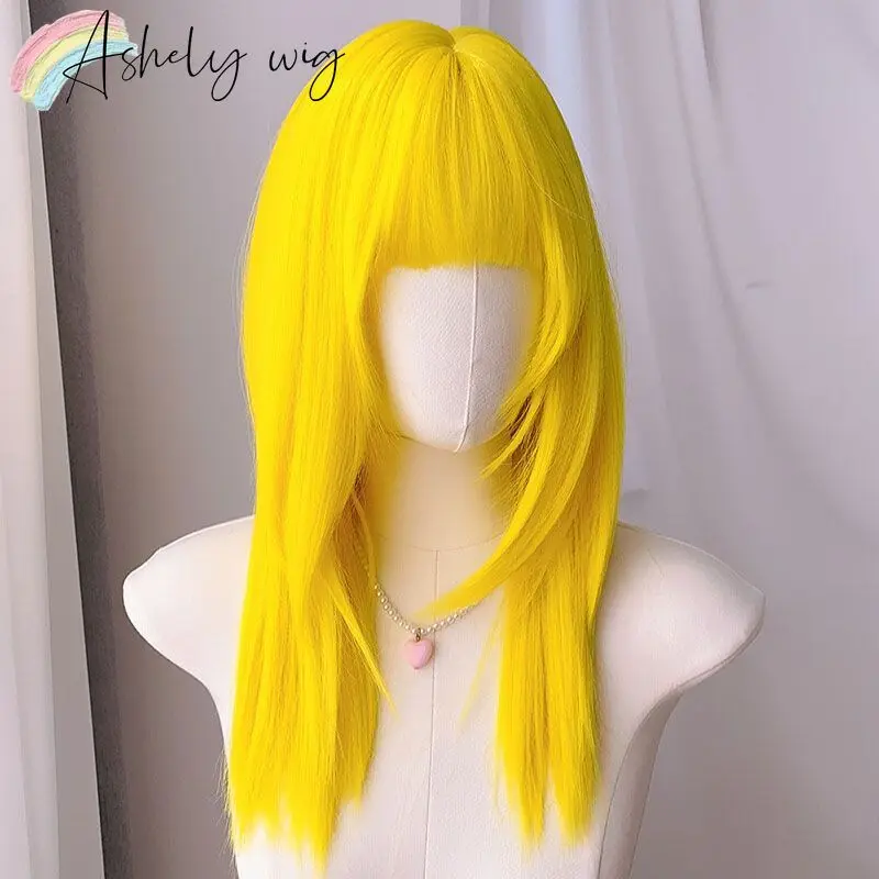 Peruca amarela para mulheres peruca cosplay com franja cabelo de comprimento médio com camadas fibras de alta temperatura perucas sintéticas halloween