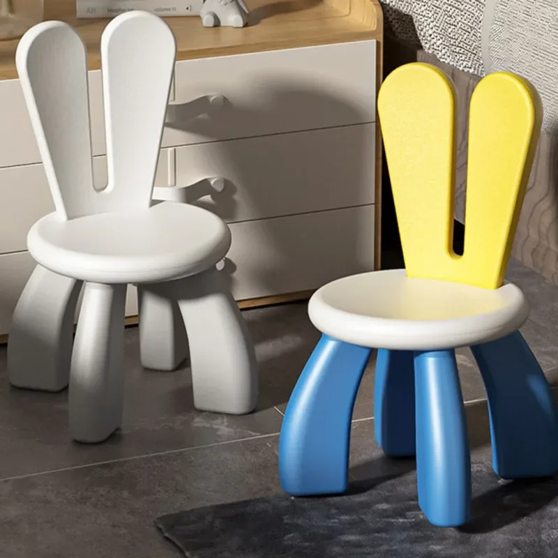 Cadeira infantil de desenho animado com encosto, estrutura sólida, banco antiderrapante, seguro e insípido, com almofada para os pés para uso infantil