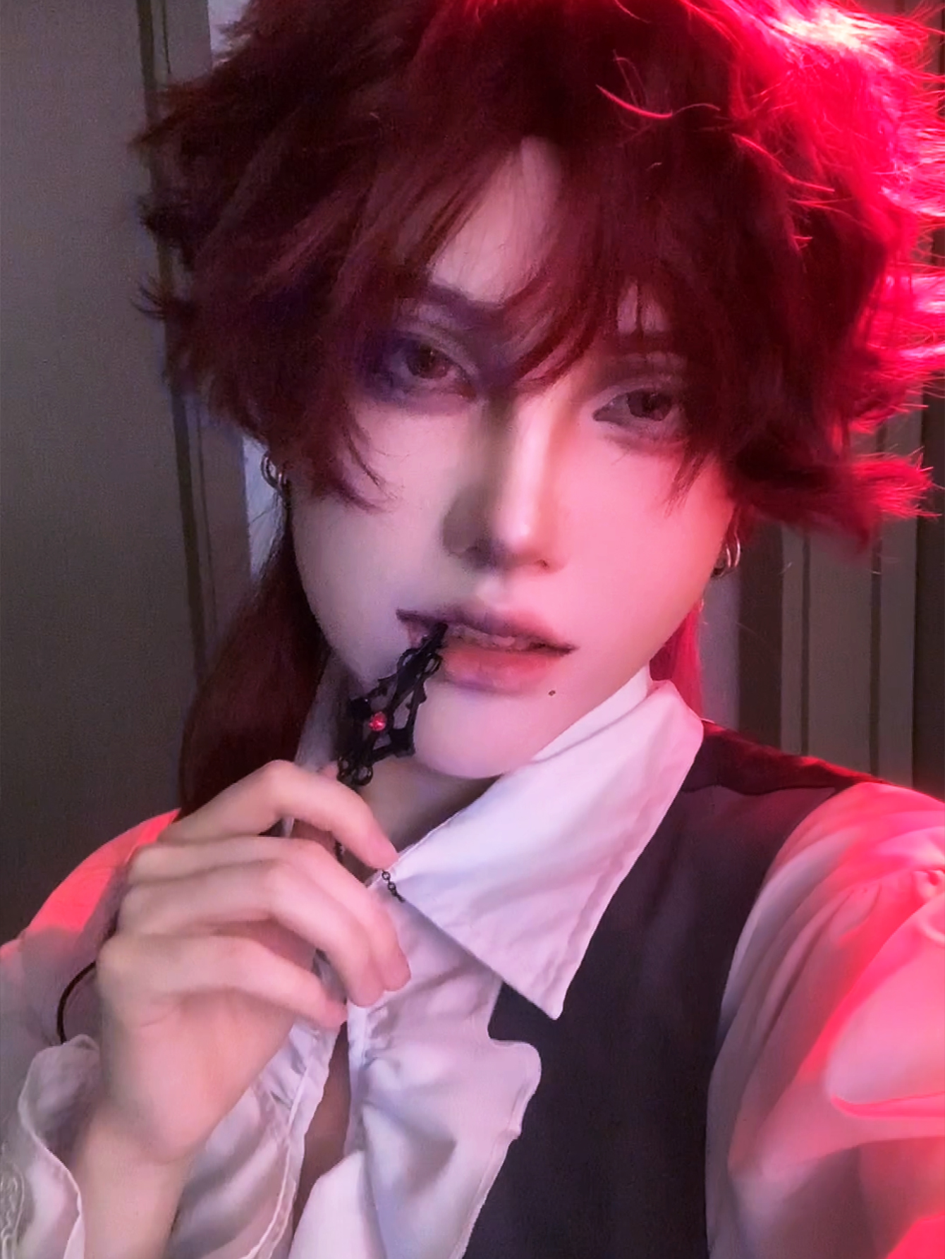 12 Polegada cabelo curto ondulado com 24 Polegada cabelo trançado vinho vermelho perucas sintéticas com bang peruca para homem ou mulher cosplay resistente ao calor