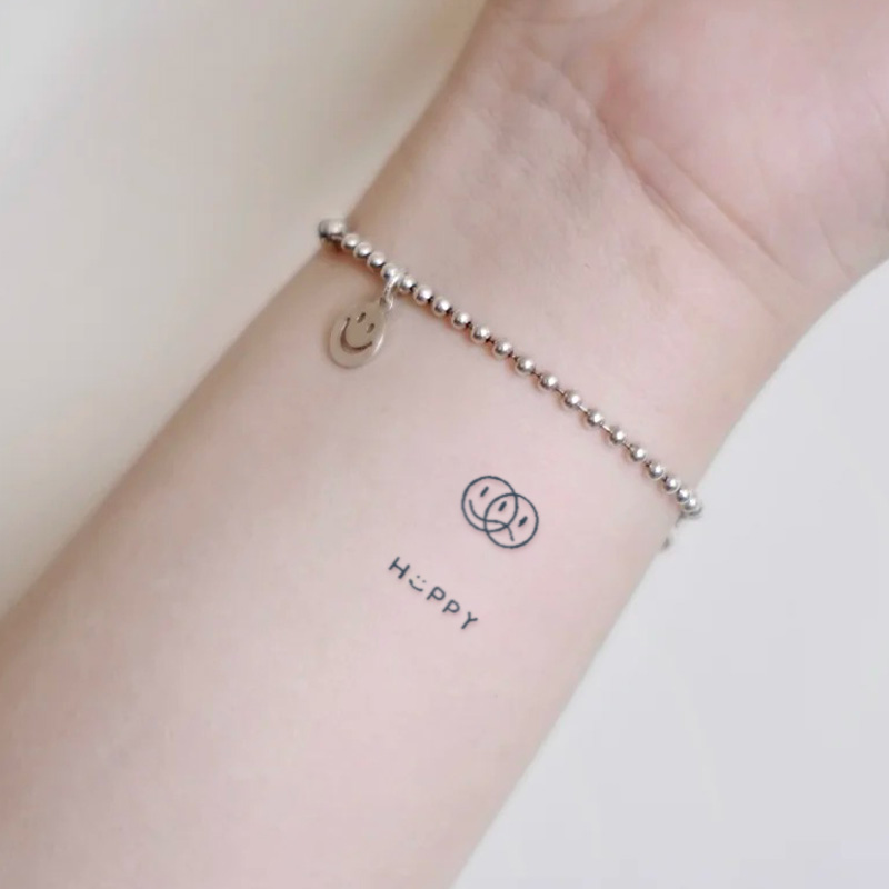 Autocollants de tatouage temporaire imperméables à petits motifs, imperméables longue durée pour une à deux semaines, tatouages au doigt pour femmes.