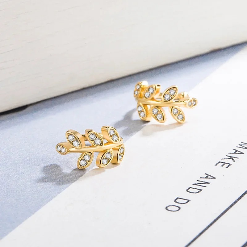 Pendientes con forma de hoja de Metal para mujer y niña, aretes sin Piercing falso para cartílago, sin agujero, gran oferta, 1 ud.