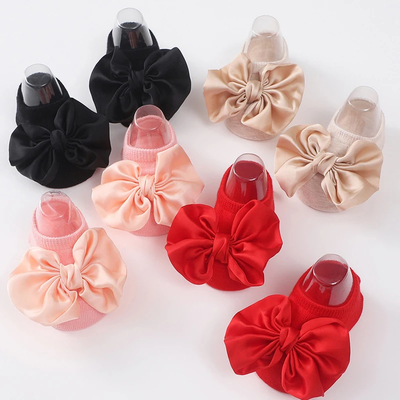 Conjunto de 2 uds de calcetines con diadema y lazo para bebé, diadema elástica con lazo de Color sólido para niñas pequeñas, turbante, calcetines suaves antideslizantes, accesorios para niños