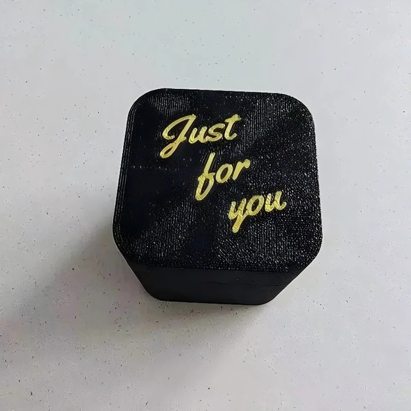 Engraçado dedo médio em caixa - presente de mordaça de decoração de mesa para Halloween, Natal e aniversário, brinquedo de escritório inovador e decoração de casa