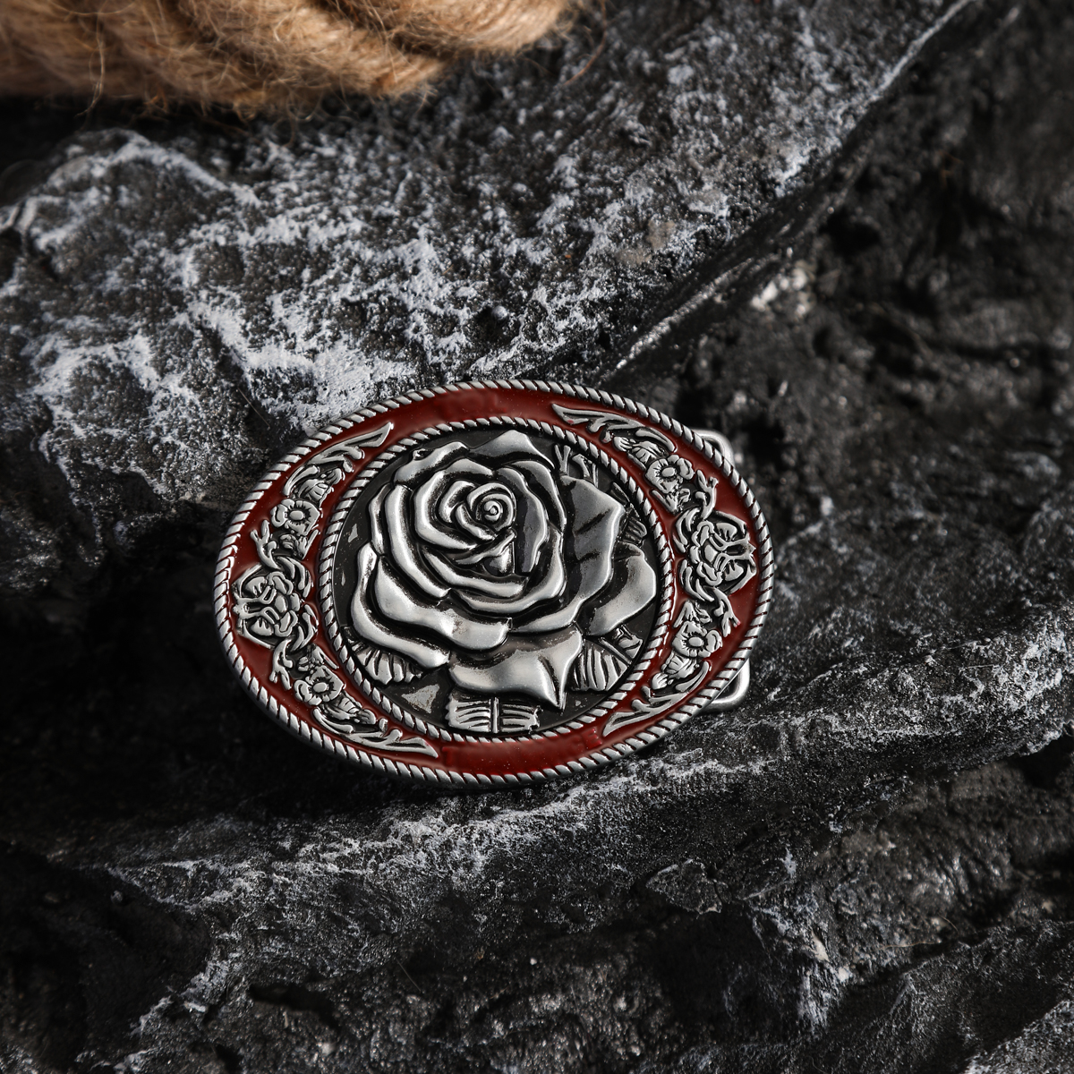 Une boucle de ceinture en métal de style occidental, une boucle de ceinture unique et rétro