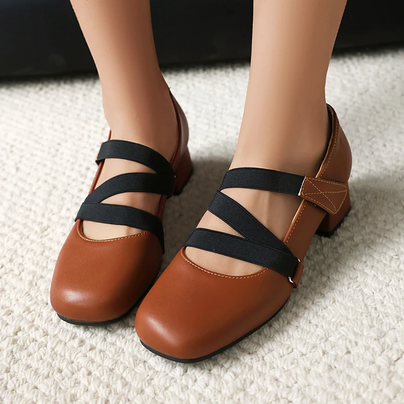 Sepatu Mary Jane Pita Elastis Silang Retro Baru Musim Semi 41 42 43 Ukuran Besar 41 42 43 Sepatu Hak Tengah Blok Ujung Persegi Wanita Pompa Coklat Putih