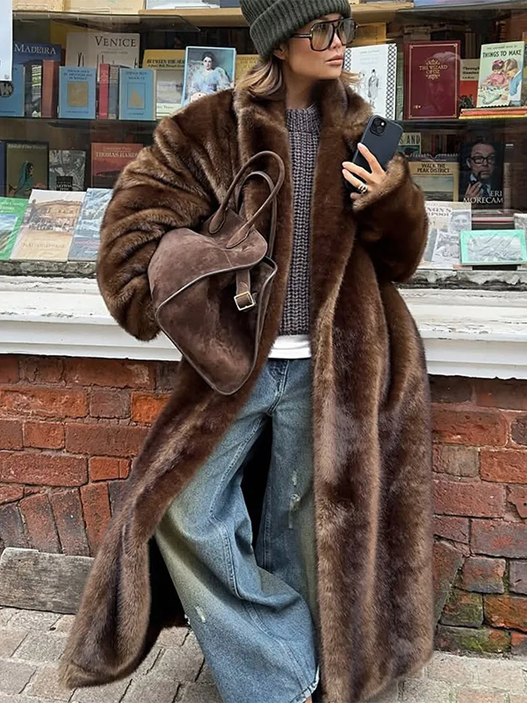 Vrouwen Nep Bont Lange Jassen Revers Volledige Mouw Losse Jas Dame Nieuwe Dagelijkse Elegante Casual High Street Winter Warme Bovenkleding 2025