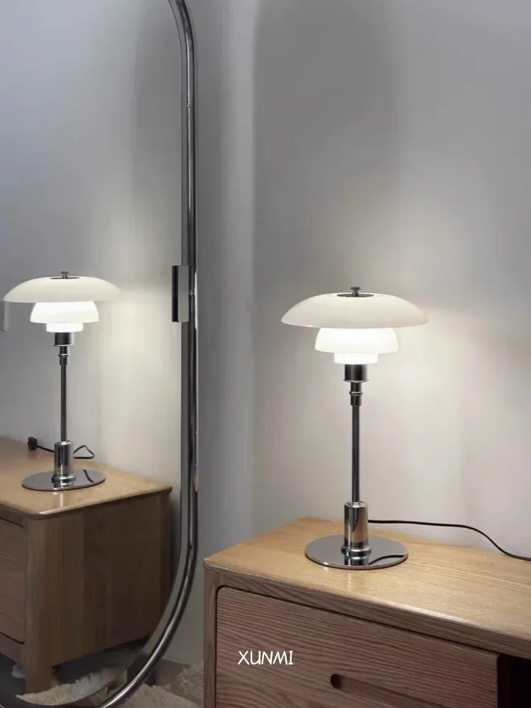 Lámpara de mesa LED de lectura de cristal de diseño danés, sala de estar moderna nórdica, estudio, decoración del hogar, arte Simple plateado, luz de noche de alta gama