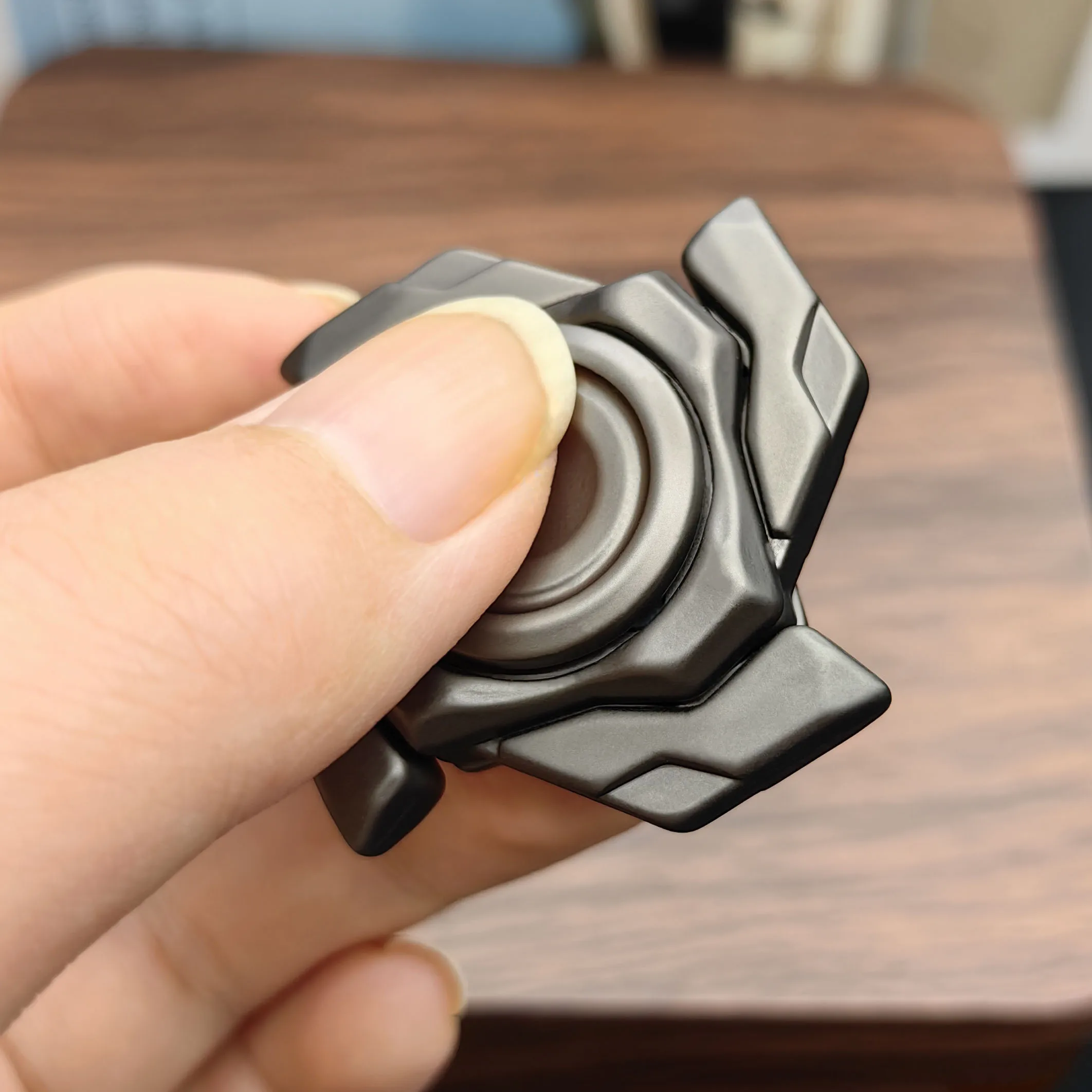 EDC Fidget Sliders MINI เปิดเกราะ SPINNING TOP Fidget ของเล่นความเครียดบรรเทาสําหรับผู้ใหญ่โลหะแม่เหล็กของเล่นความวิตกกังวลและความเครียด Reli