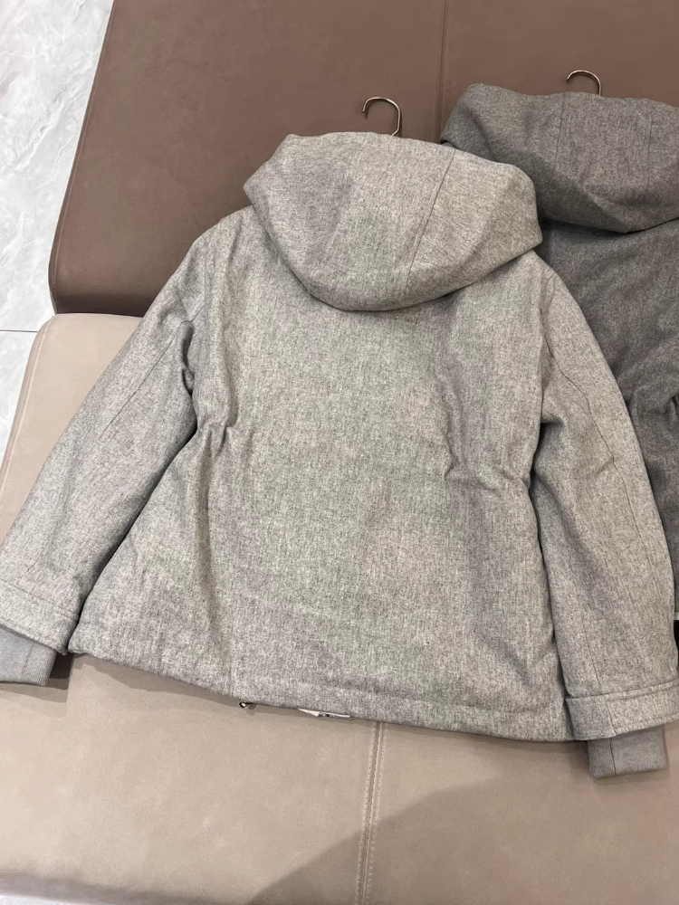 Sportlicher lässiger Gänse daunen mantel mit Kapuze