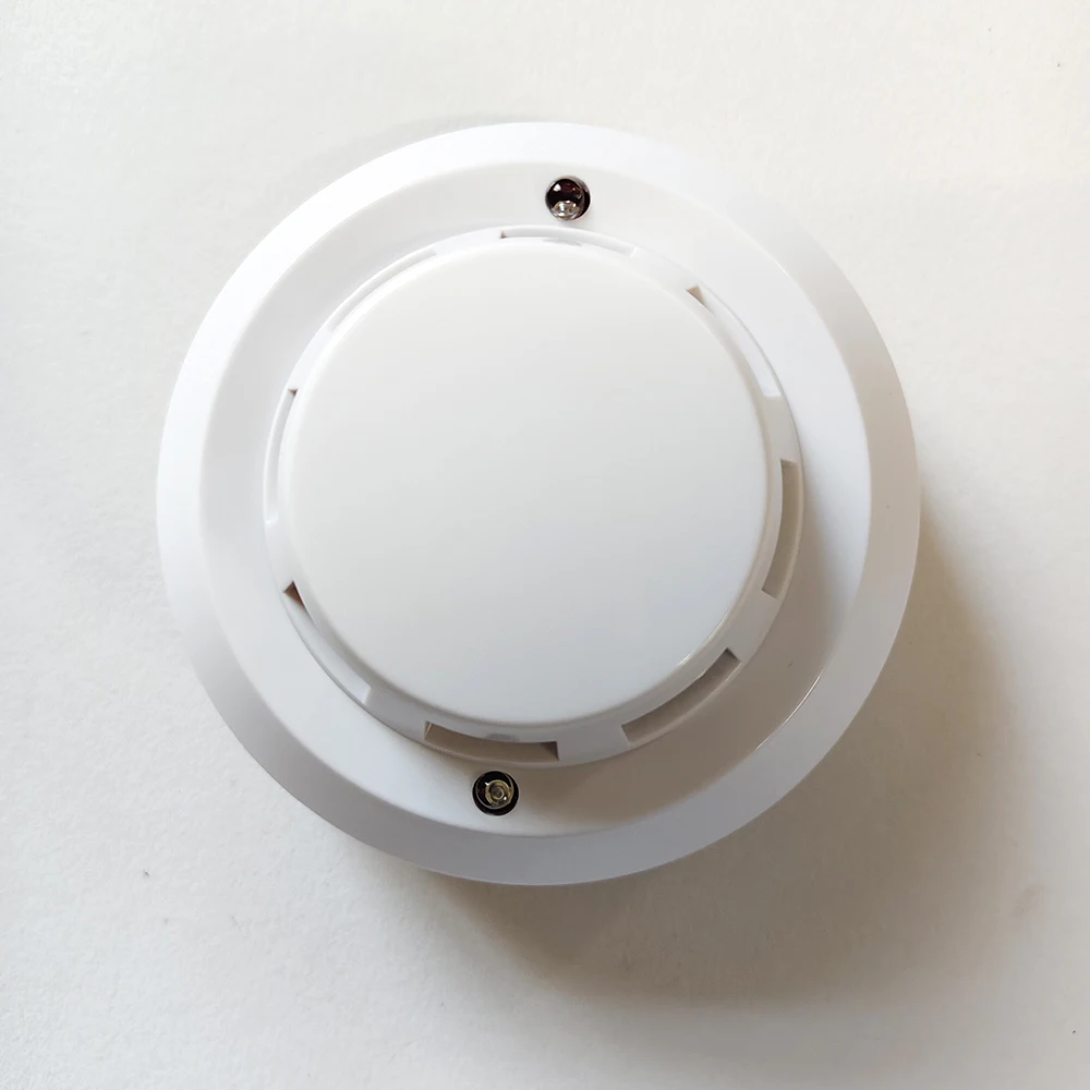DC12V-24V แรงดันไฟฟ้าแบบมีสายในร่มเครื่องส่งสัญญาณควันรวบรวมเครื่องตรวจจับควัน ALARM SENSOR Stand Alone สําหรับ GSM ALARM System
