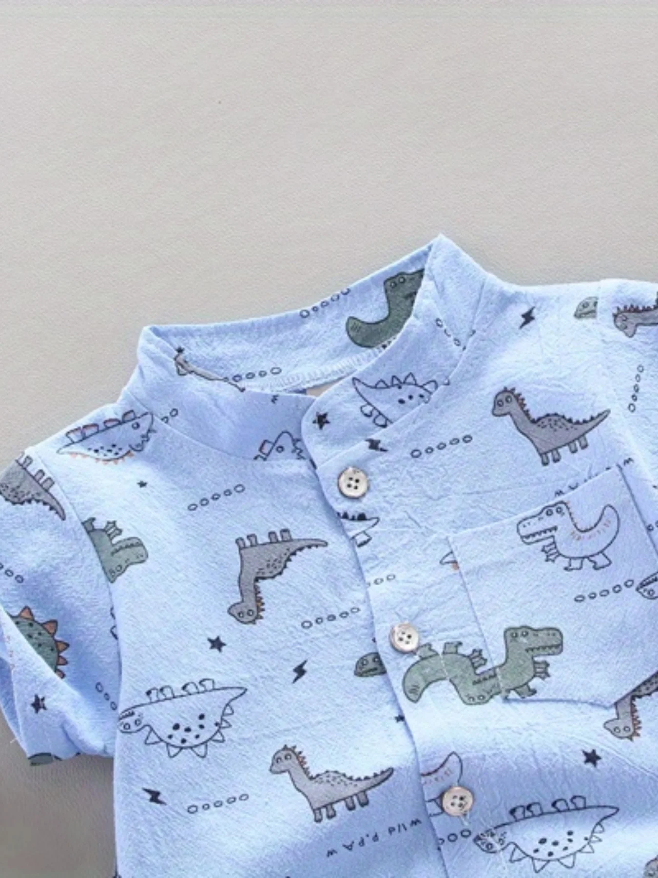 Set di pantaloncini a maniche corte con motivo piccolo dinosauro estivo per neonati e bambini, camicia con colletto in piedi per esterni, alla moda